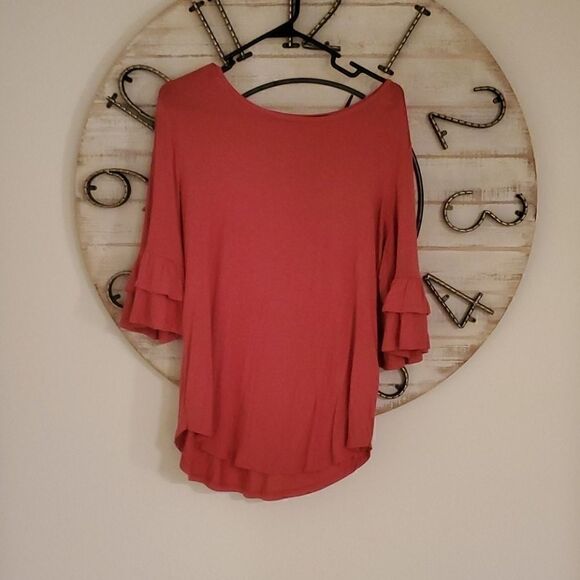 Flowy lightweight 3/4 bell sleeve top - Picture 1 of 3